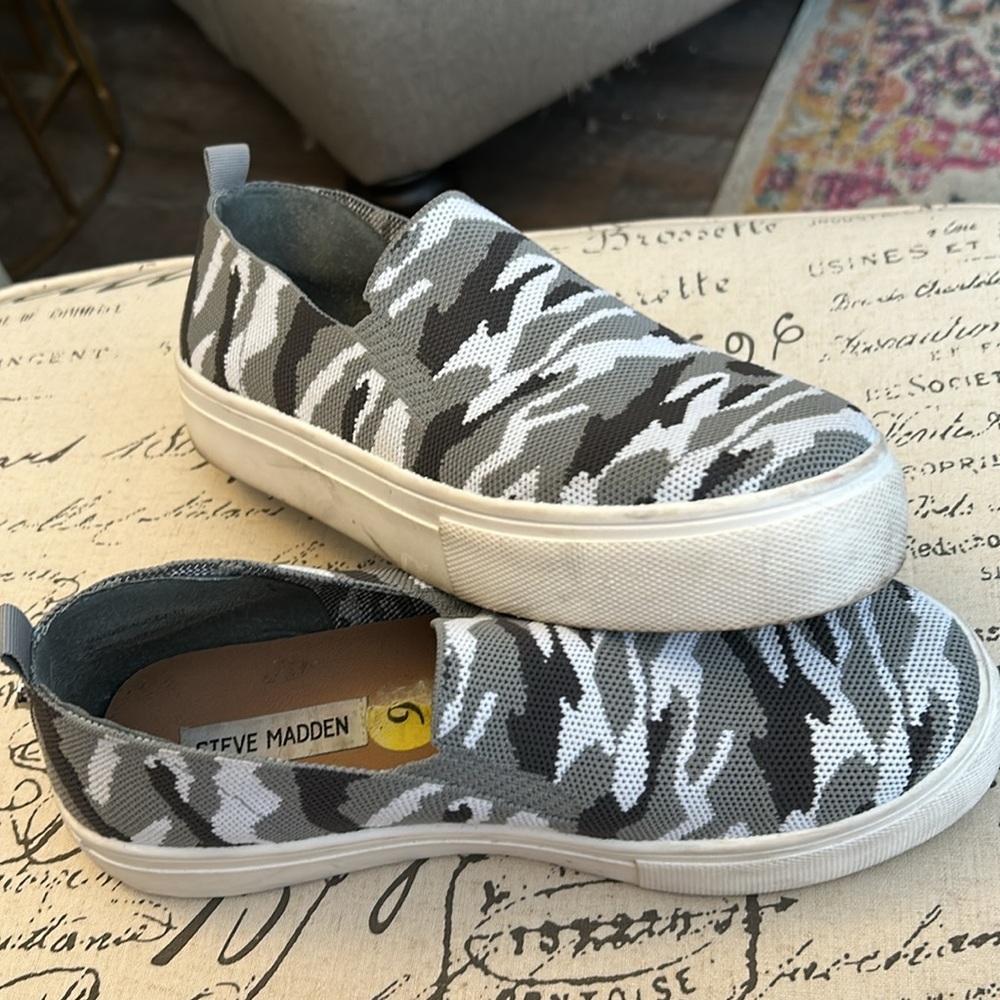 Steve Madden Maygee Women's Camouflage Slip On Sneakers Size 9 🩶🤍🖤 - Picture 7 of 11